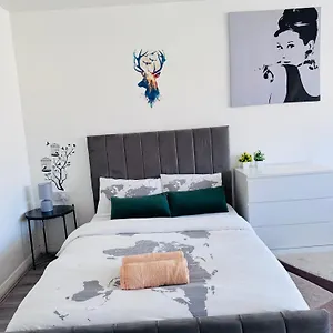  Homestay Modern In A 4 Bedroom Flat In London, Shared Bathroom! United Kingdom